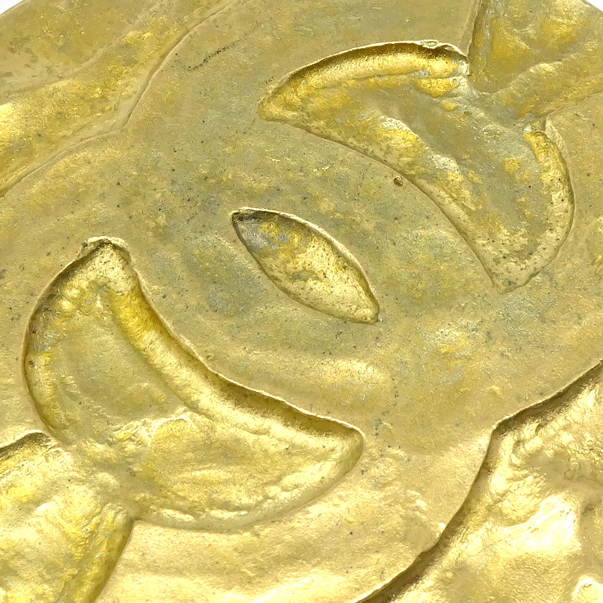 Luxury Chanel Medallion Brooch Gold 95P