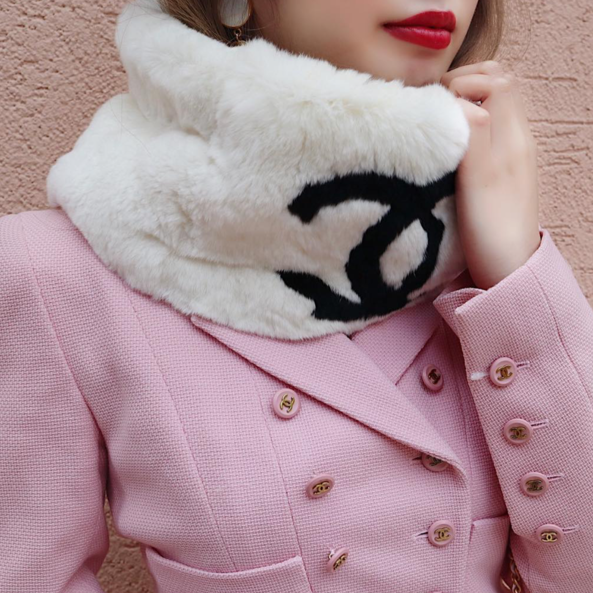 Luxury Chanel Fall 2001 Runway Fur Scarf