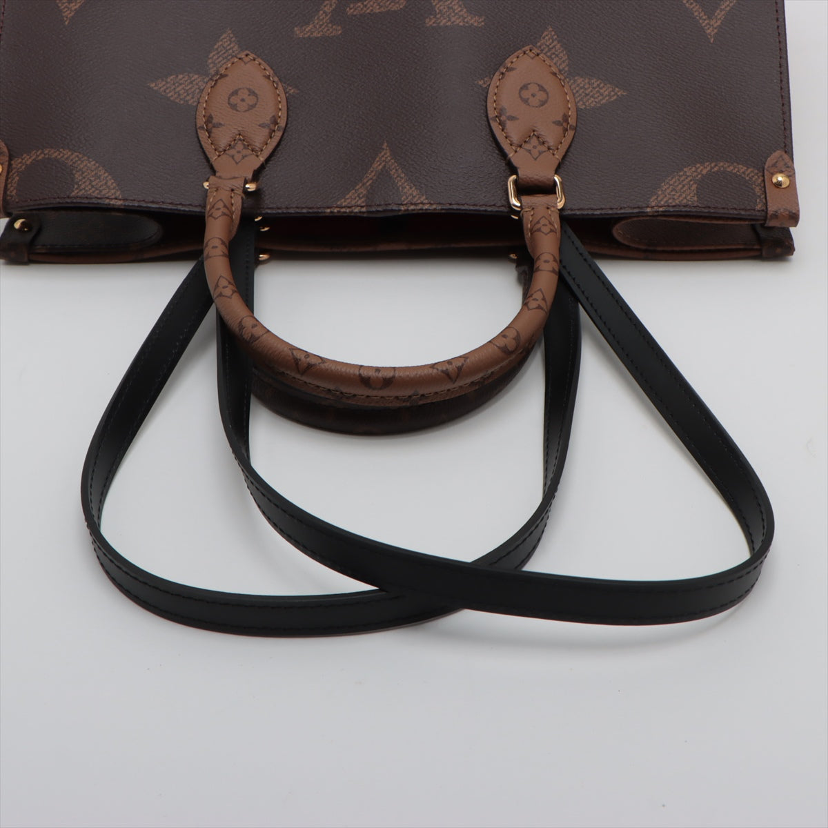 Louis Vuitton Monogram Giant Reversee On The Gor MM M45321    place