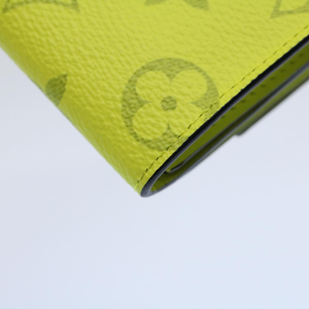 LOUIS VUITTON Taigalama Discovery Compact Wallet Jaune M67629 LV ac2214
