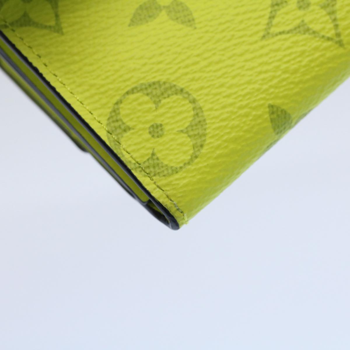 LOUIS VUITTON Taigalama Discovery Compact Wallet Jaune M67629 LV ac2214