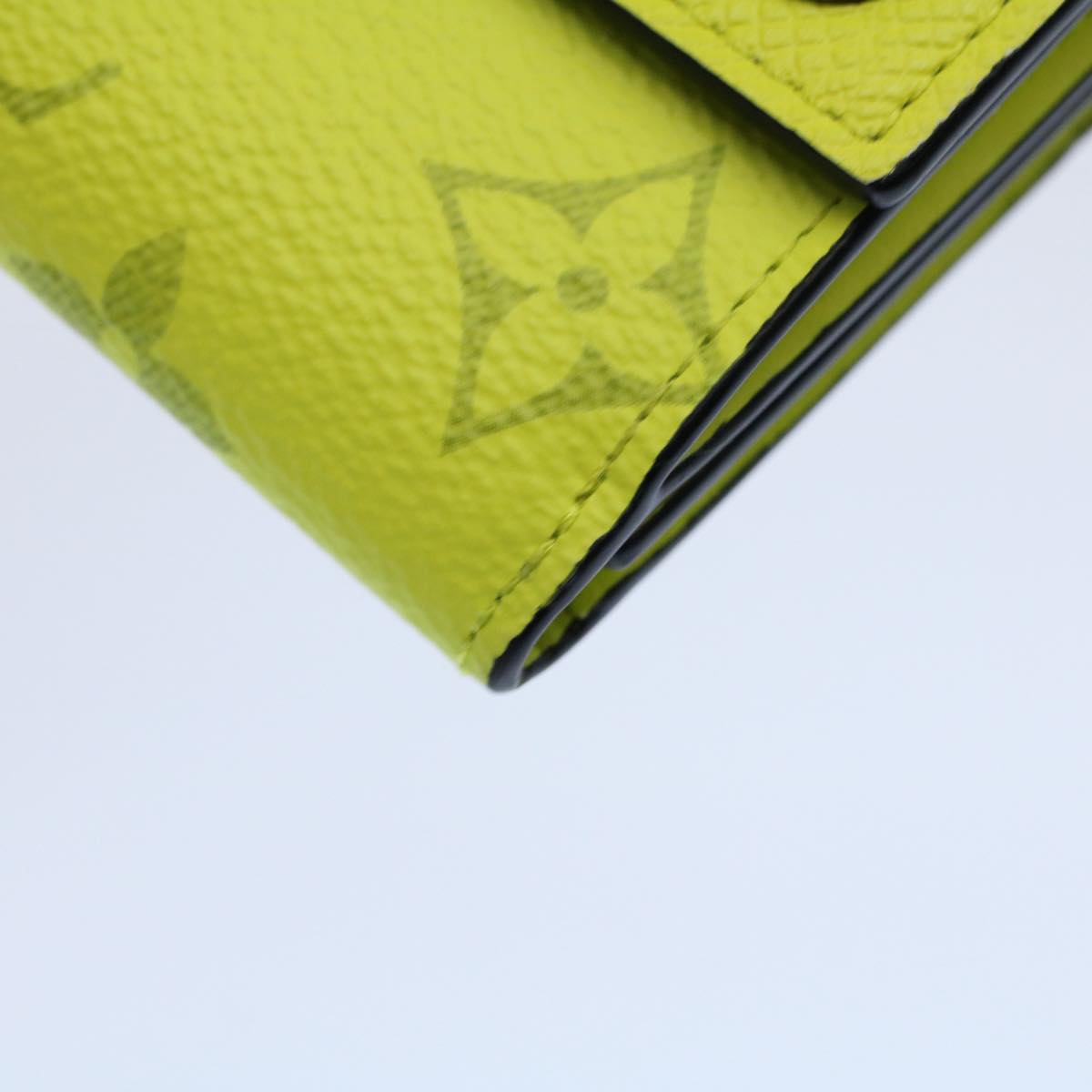 LOUIS VUITTON Taigalama Discovery Compact Wallet Jaune M67629 LV ac2214
