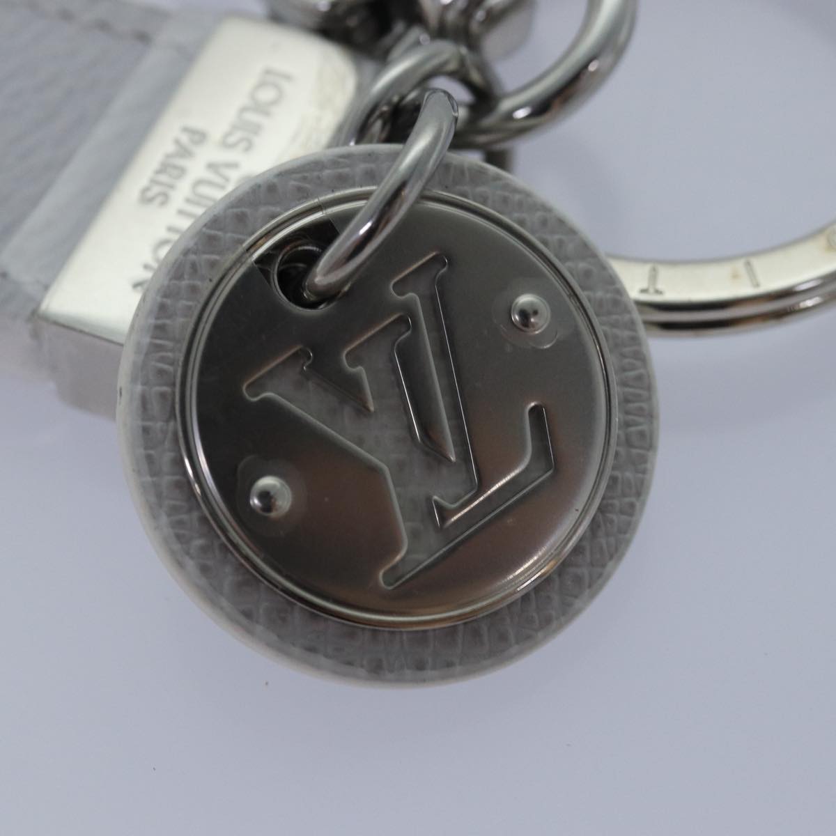 LOUIS VUITTON Taiga Porte Cles Neo Key Ring Gray M69325 LV ac3164