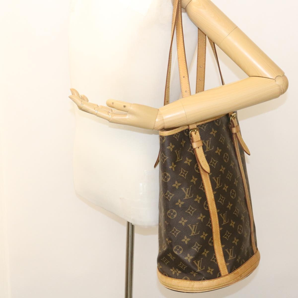 LOUIS VUITTON Monogram Bucket GM Shoulder Bag bs465 LV ac564