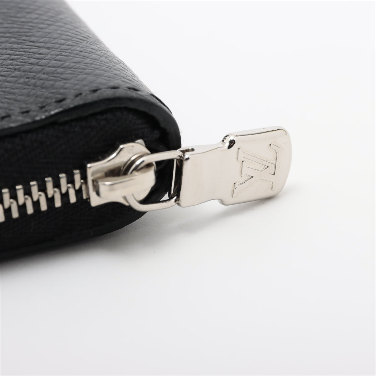 Louis Vuitton Taiga Zippyr Coin Pearce M30511 Black Coin Case