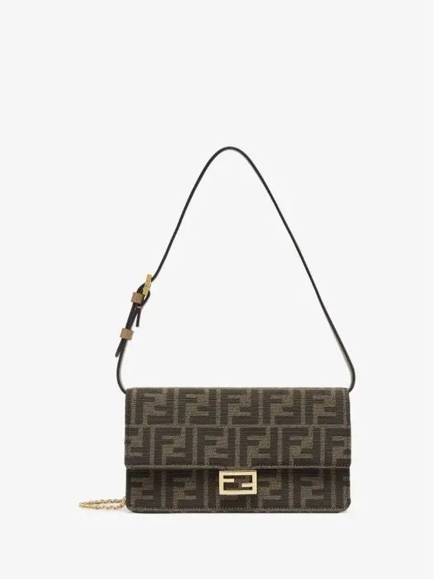 Luxury Fendi Baguette FF Fabric Shoulder Long Wallet Brown