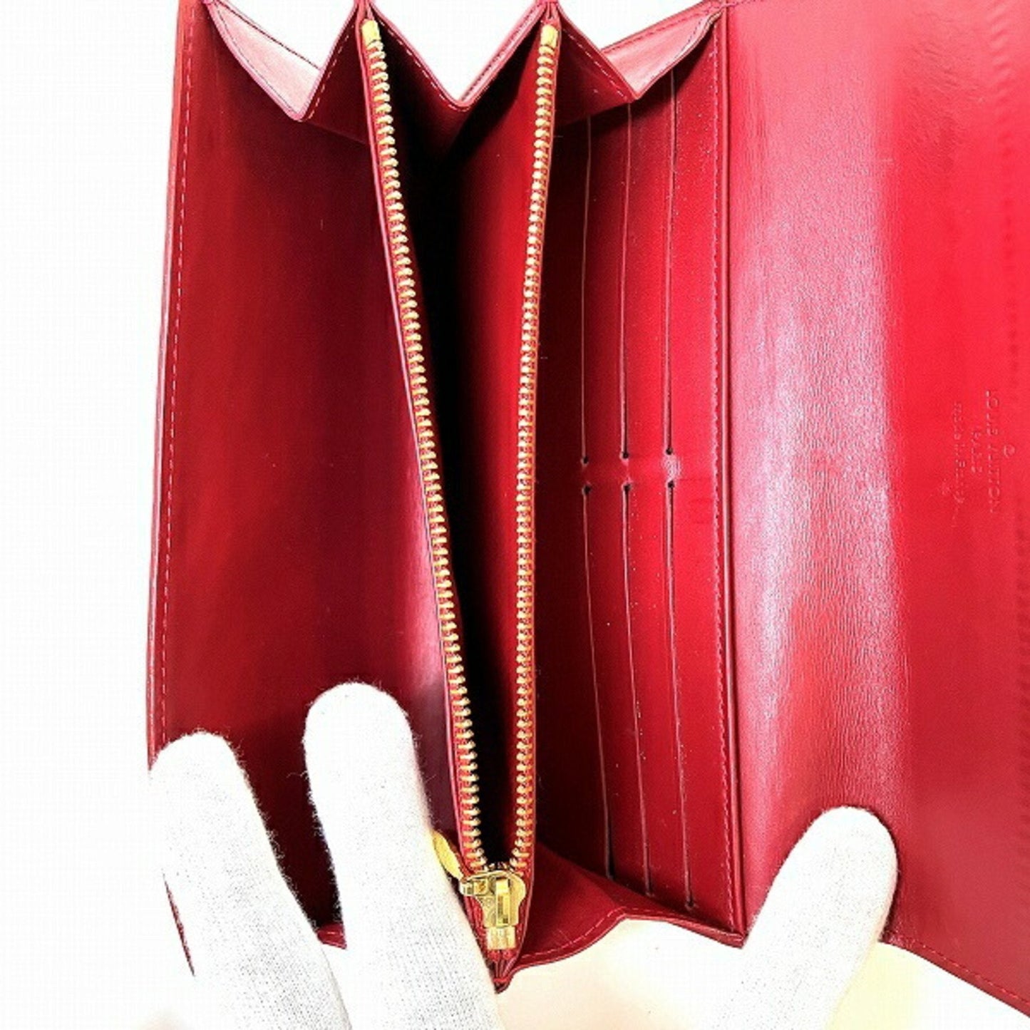 Louis Vuitton Sarah  Patent Leather Wallet  ()