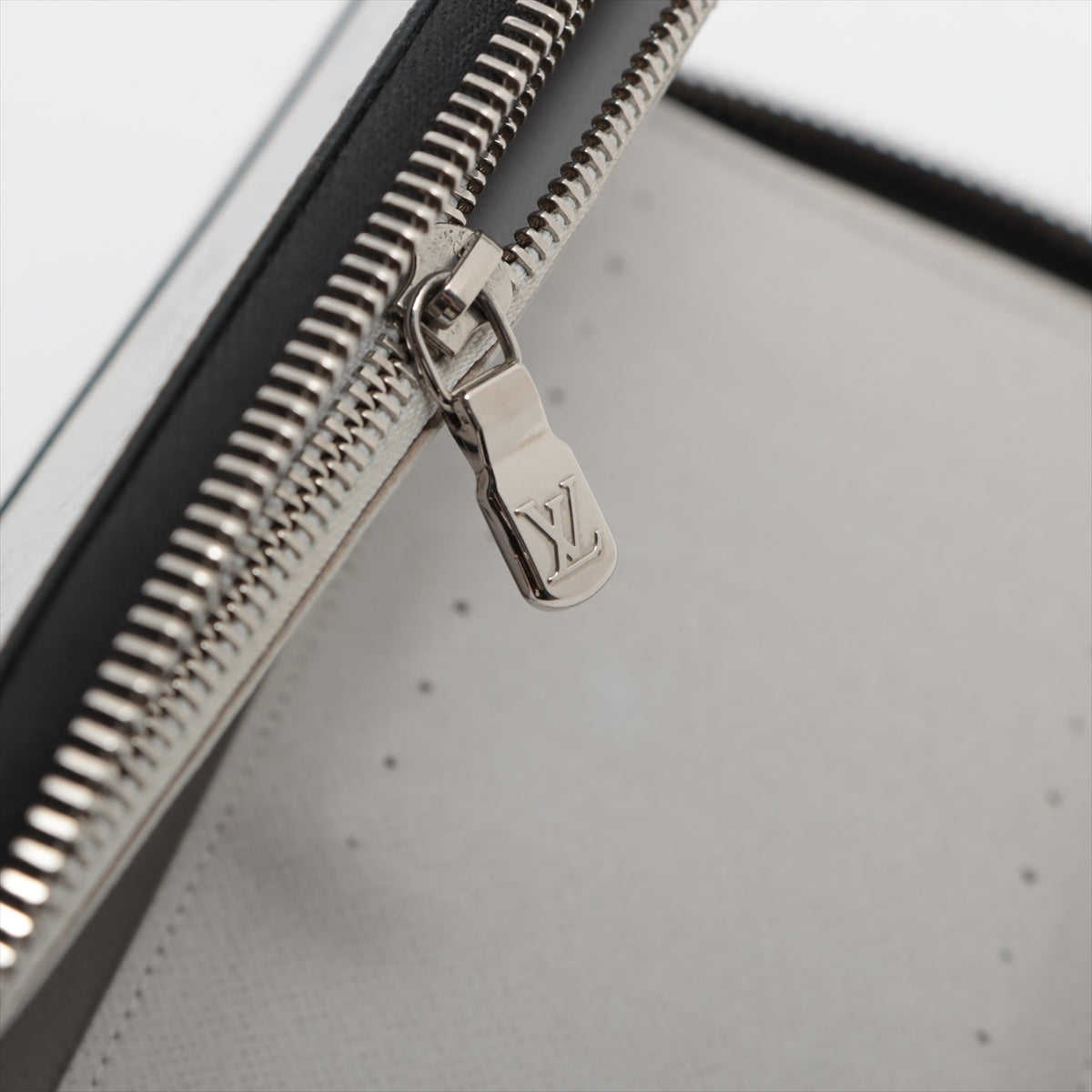 Louis Vuitton  Zippy Wallet Vertical M30446 Antarctica Round Zippe Wallet