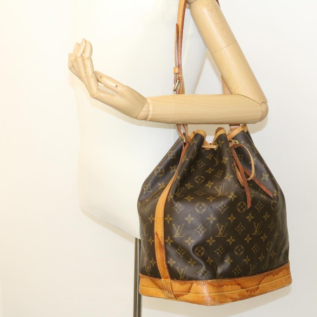 LOUIS VUITTON Monogram Noe Shoulder Bag M42224 LV ai186