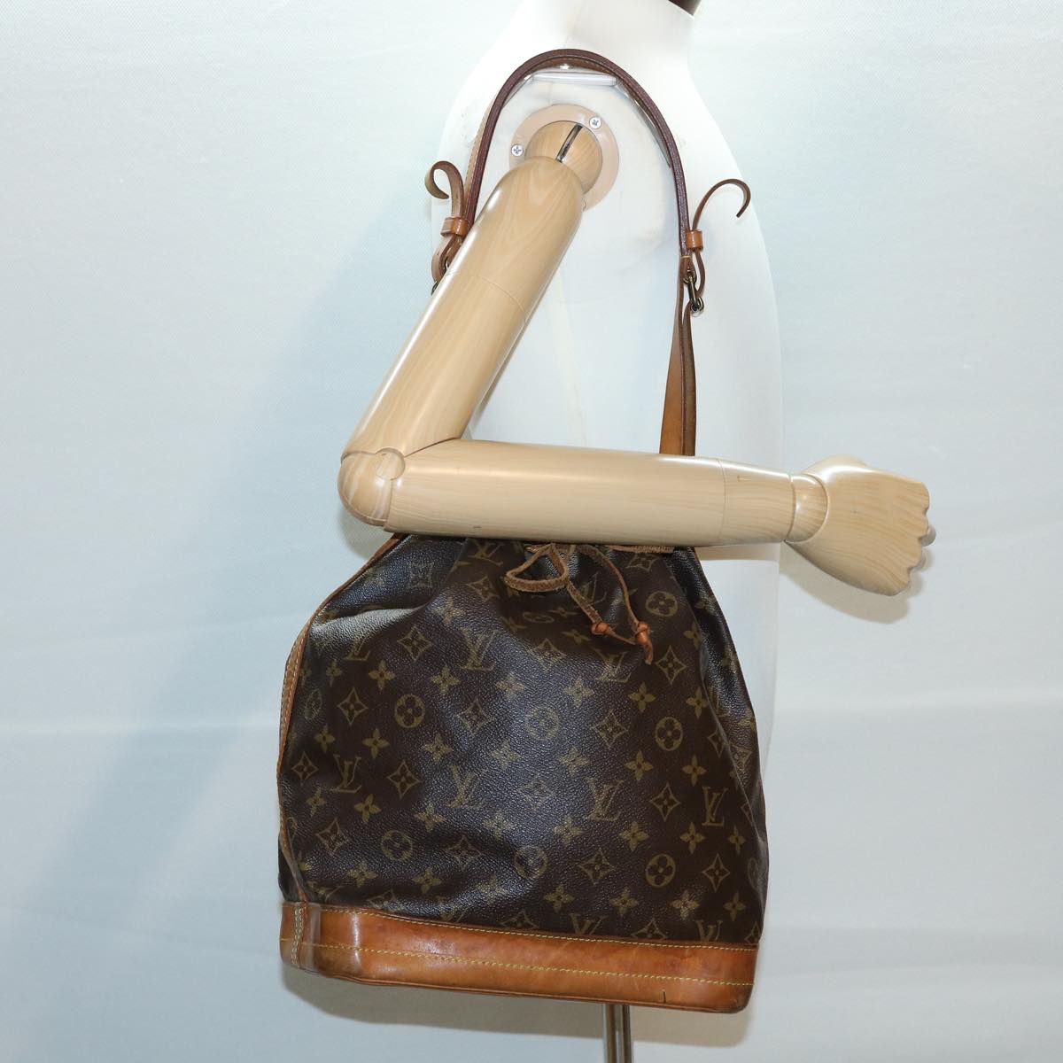 LOUIS VUITTON Monogram Noe Shoulder Bag M42224 LV ai474