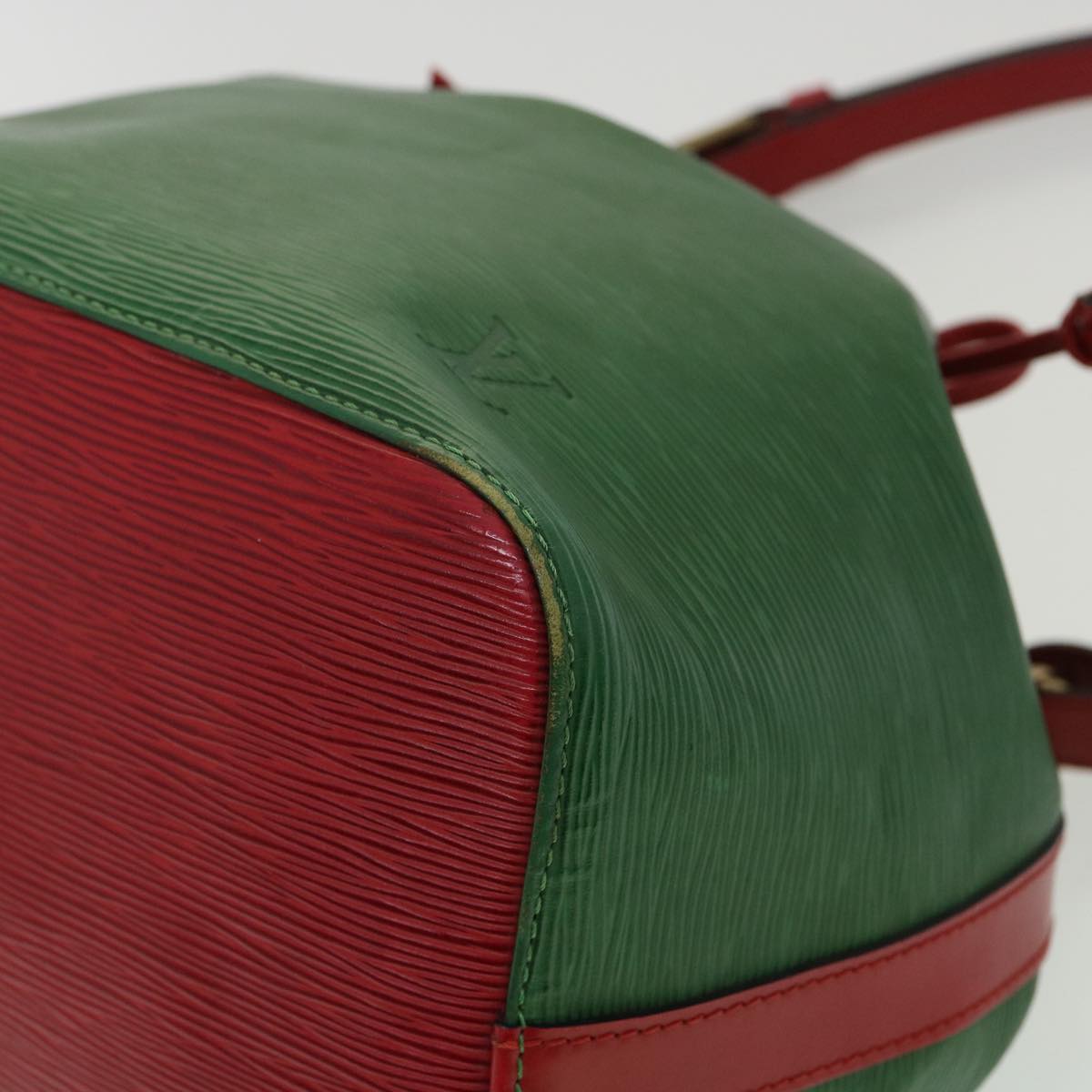 LOUIS VUITTON Epi Petit Noe Bicolor Shoulder Bag Green Red M44147 LV ai476