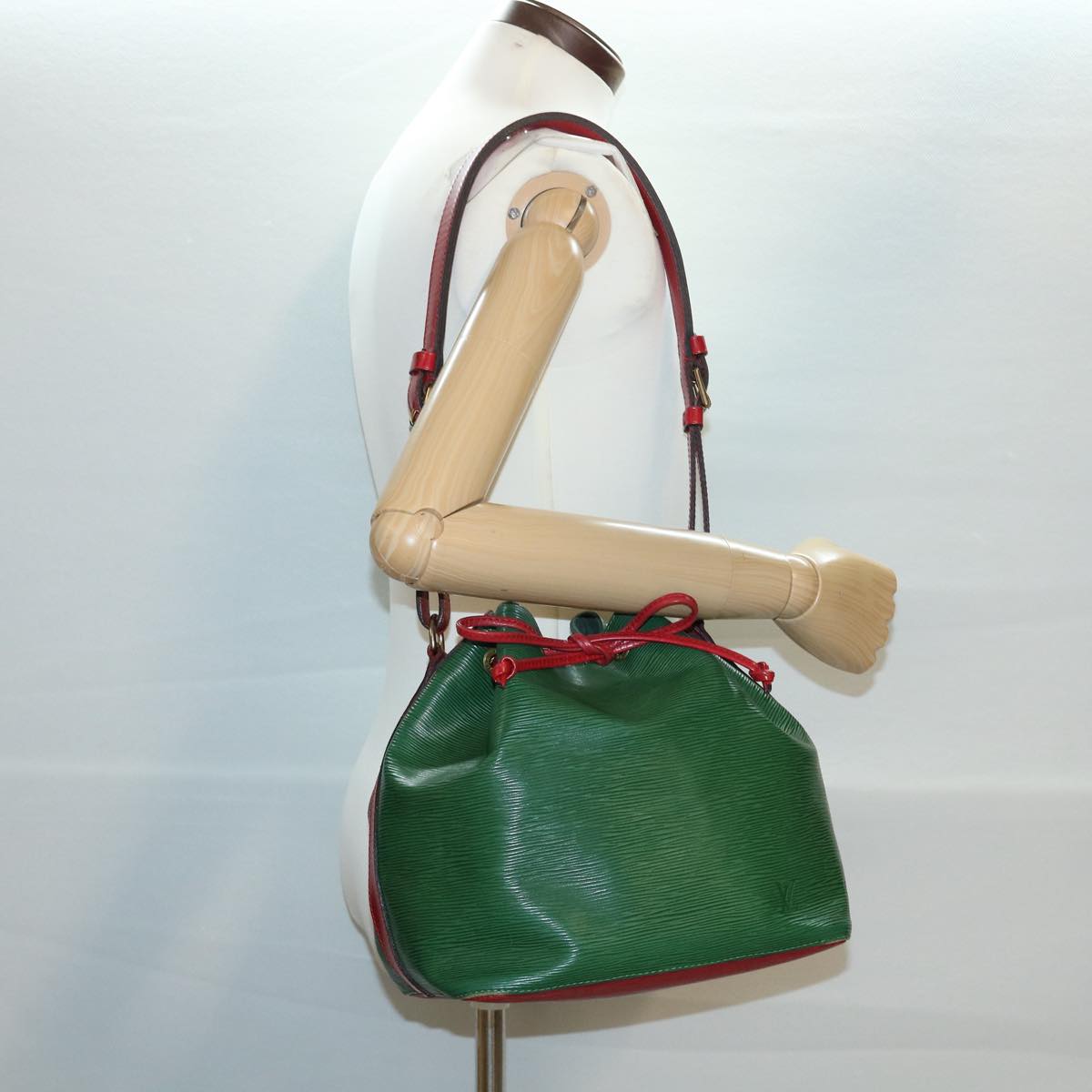 LOUIS VUITTON Epi Petit Noe Bicolor Shoulder Bag Green Red M44147 LV ai476