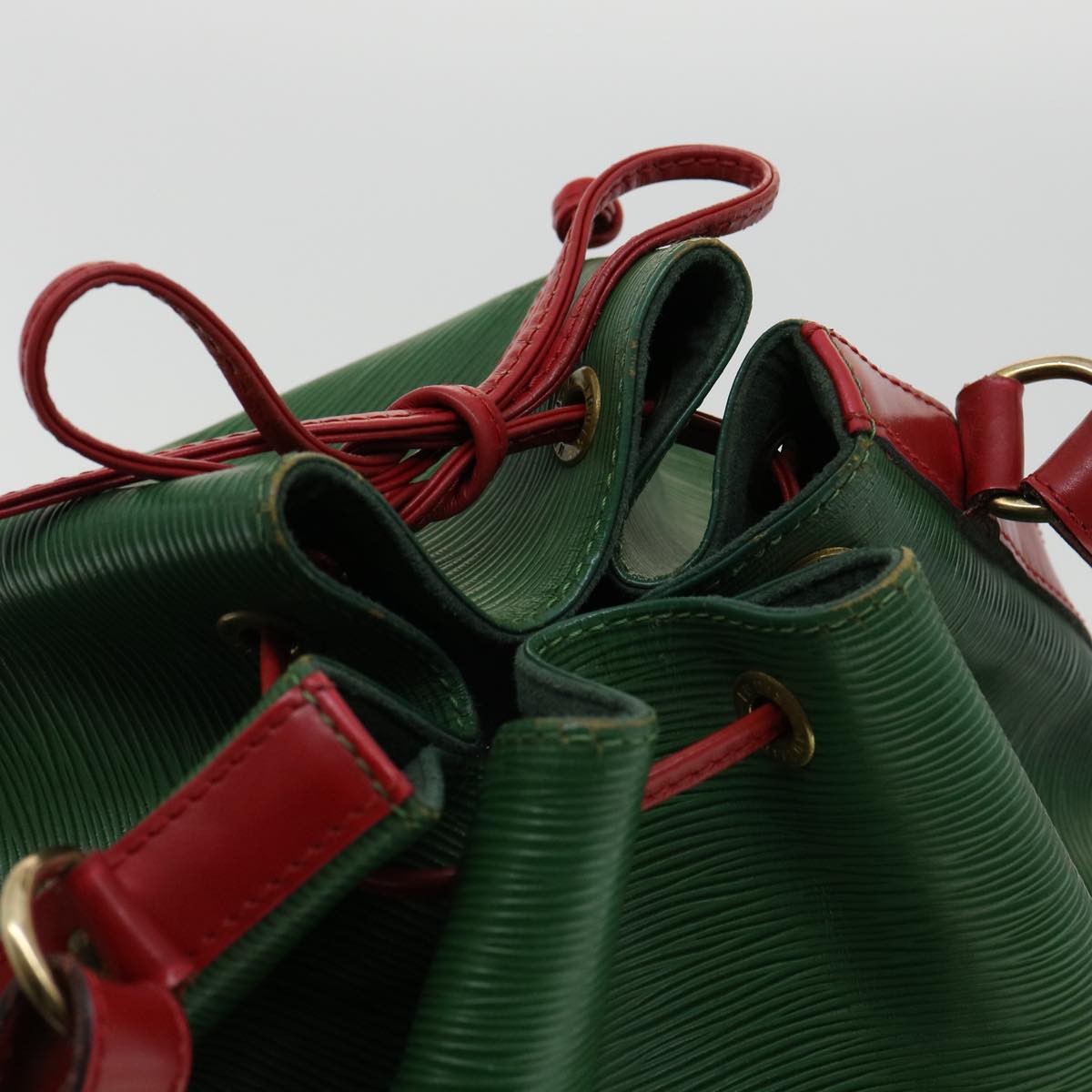 LOUIS VUITTON Epi Petit Noe Bicolor Shoulder Bag Green Red M44147 LV ai476