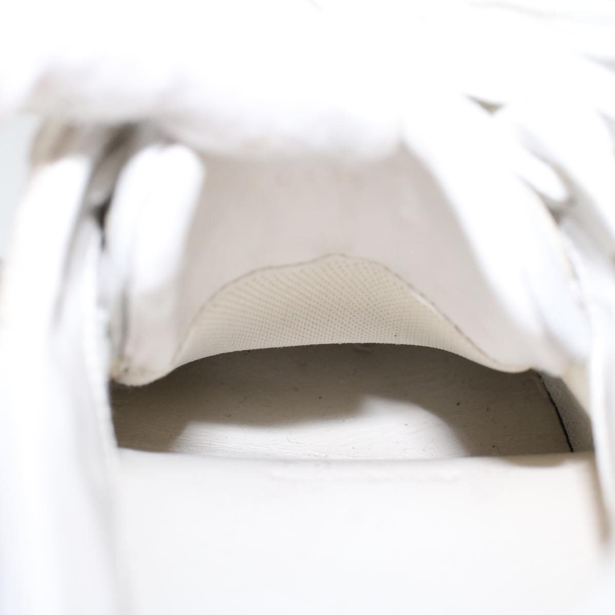 LOUIS VUITTON Monogram Runaway Line Sneakers Leather 6 White LV ak215