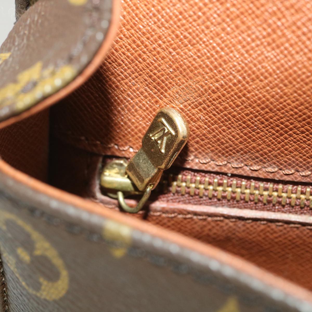 LOUIS VUITTON Monogram Saint Cloud MM Shoulder Bag M51243 LV am3927