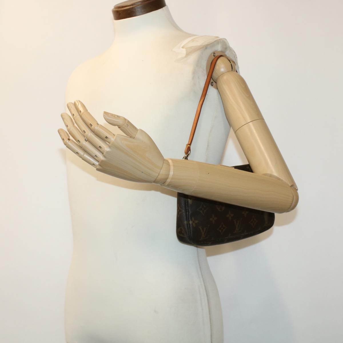 LOUIS VUITTON Monogram Pochette Accessoires Pouch M51980 LV am4477