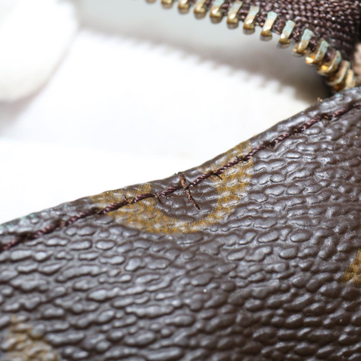 LOUIS VUITTON Monogram Poche Toilette 19 Pouch M47544 LV am4512