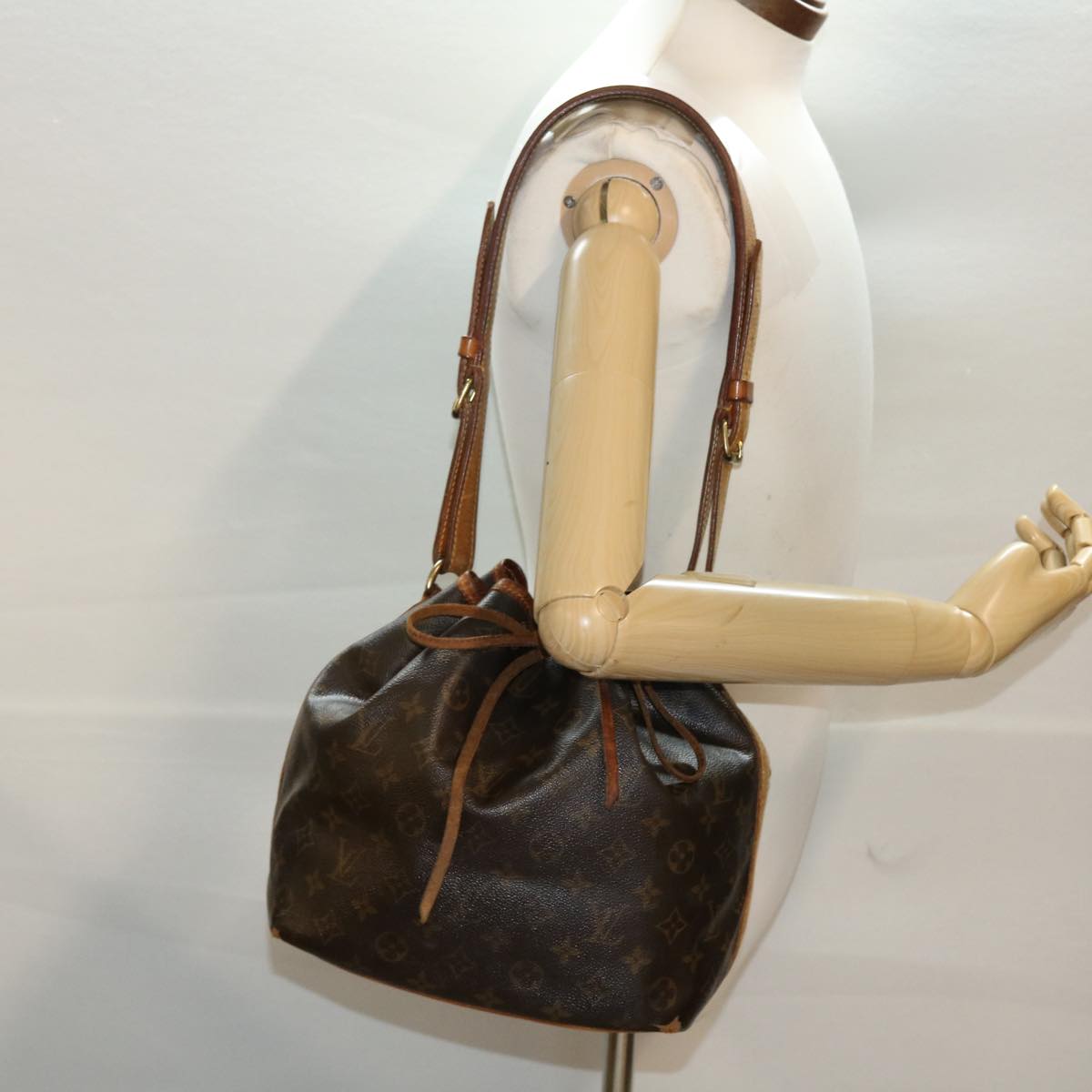 LOUIS VUITTON Monogram Petit Noe Shoulder Bag M42226 LV am4629