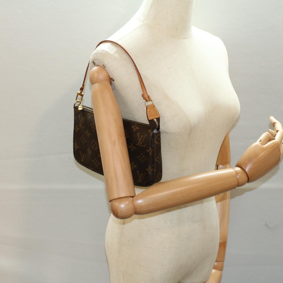 LOUIS VUITTON Monogram Pochette Accessoires Pouch M51980 LV am5070