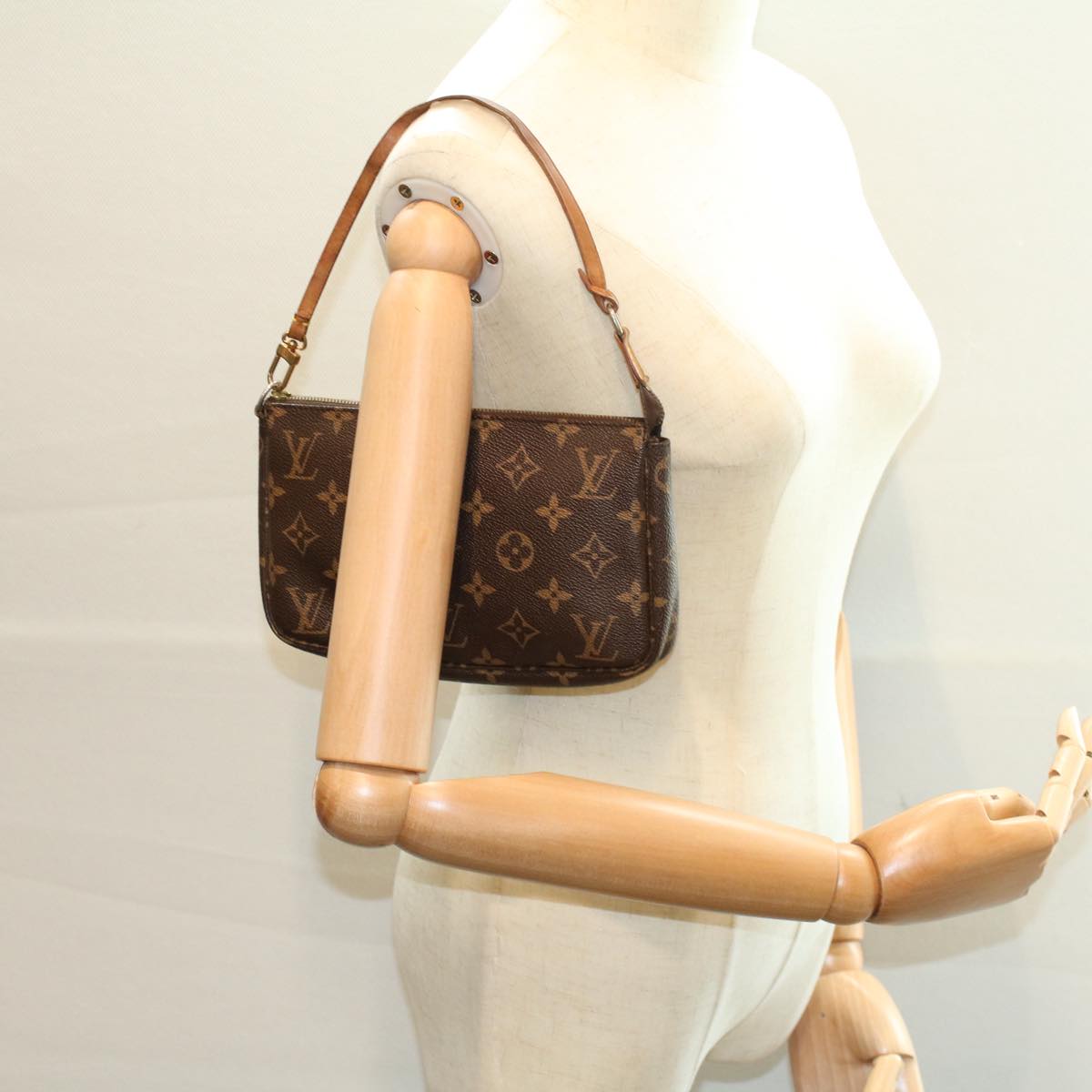 LOUIS VUITTON Monogram Pochette Accessoires Pouch M51980 LV am5093