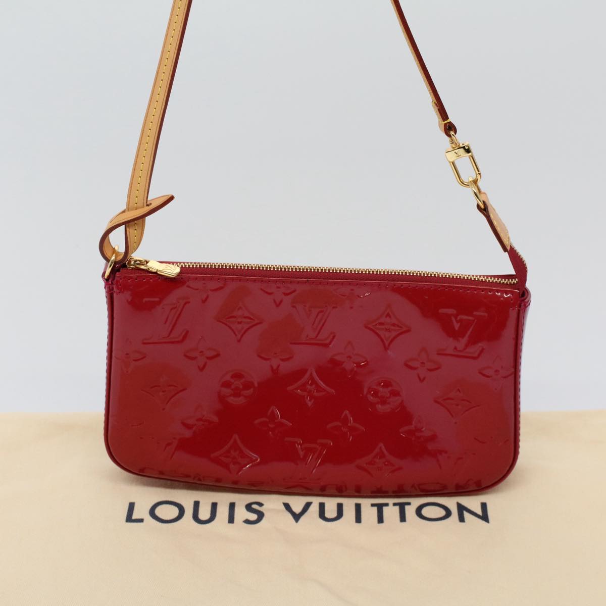 LOUIS VUITTON Monogram Vernis Pochette Accessoires Pouch Red M91577 am5106