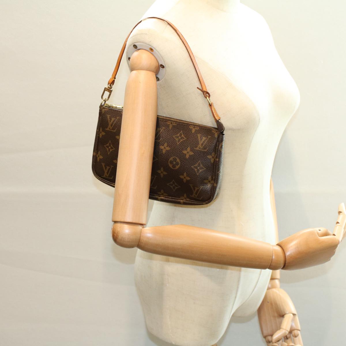 LOUIS VUITTON Monogram Pochette Accessoires Pouch M51980 LV am5109