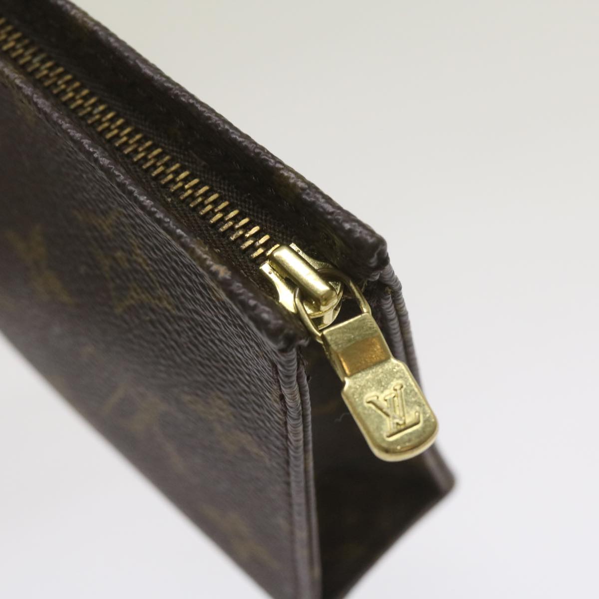 LOUIS VUITTON Monogram Poche Toilette 15 Pouch M47546 LV am5877