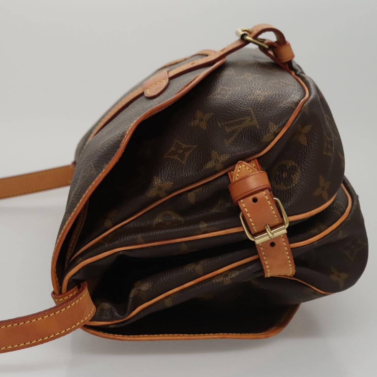 LOUIS VUITTON Monogram Saumur 30 Shoulder Bag M42256 LV am7472