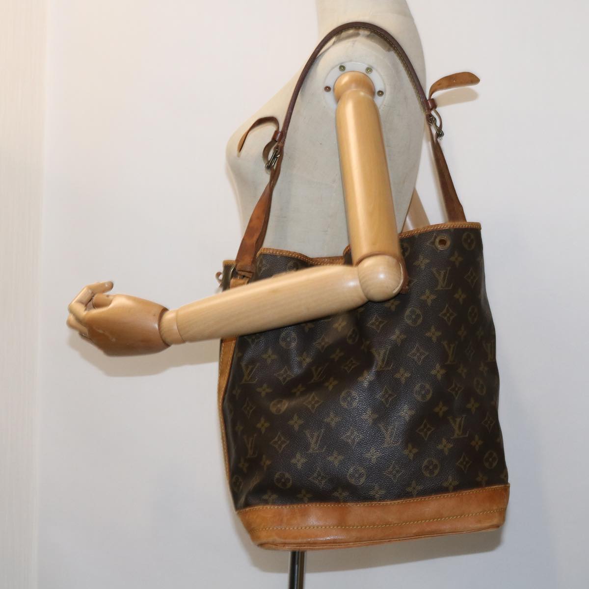 LOUIS VUITTON Monogram Noe Shoulder Bag M42224 LV ar10212