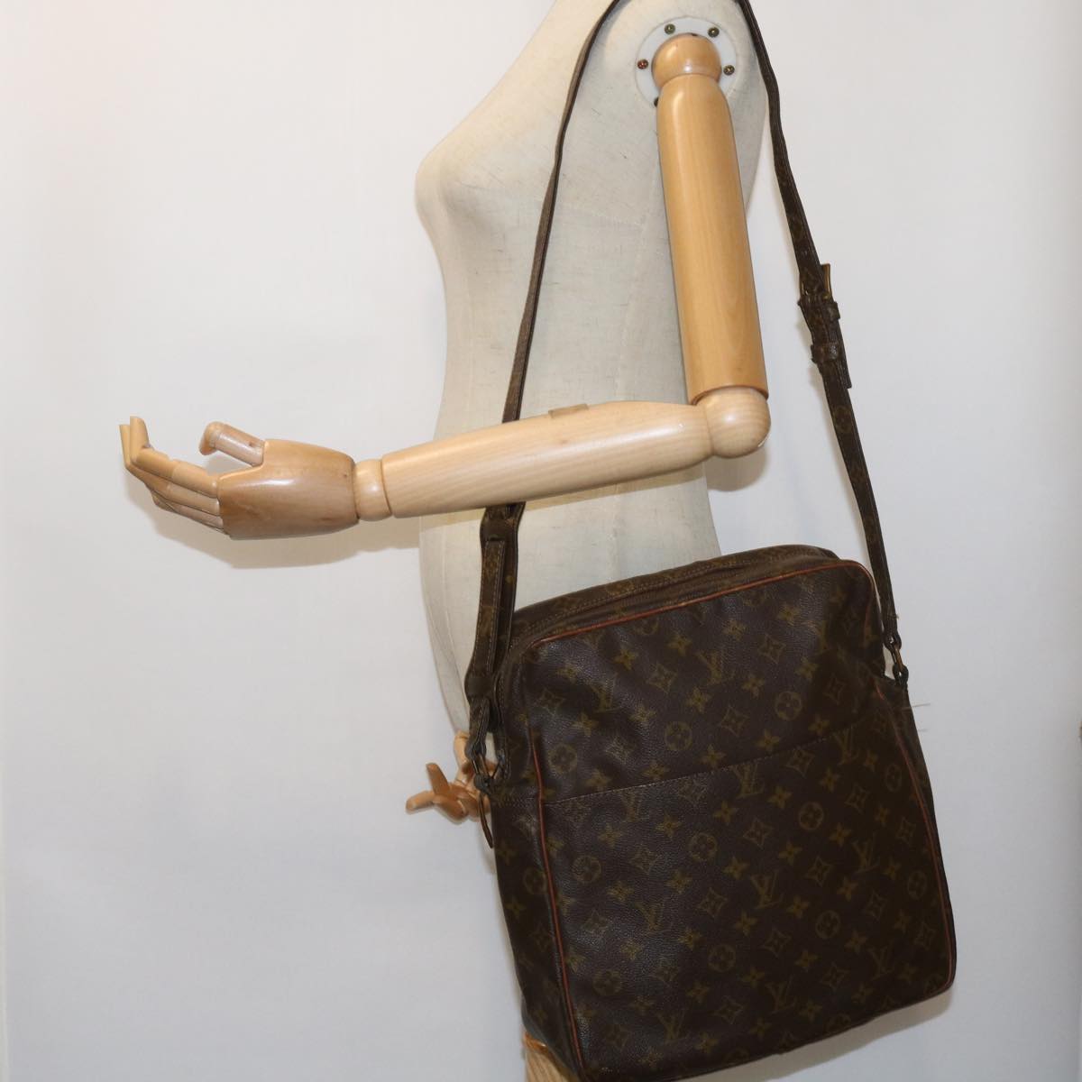 LOUIS VUITTON Monogram Marceau Shoulder Bag No.70 LV ar10213
