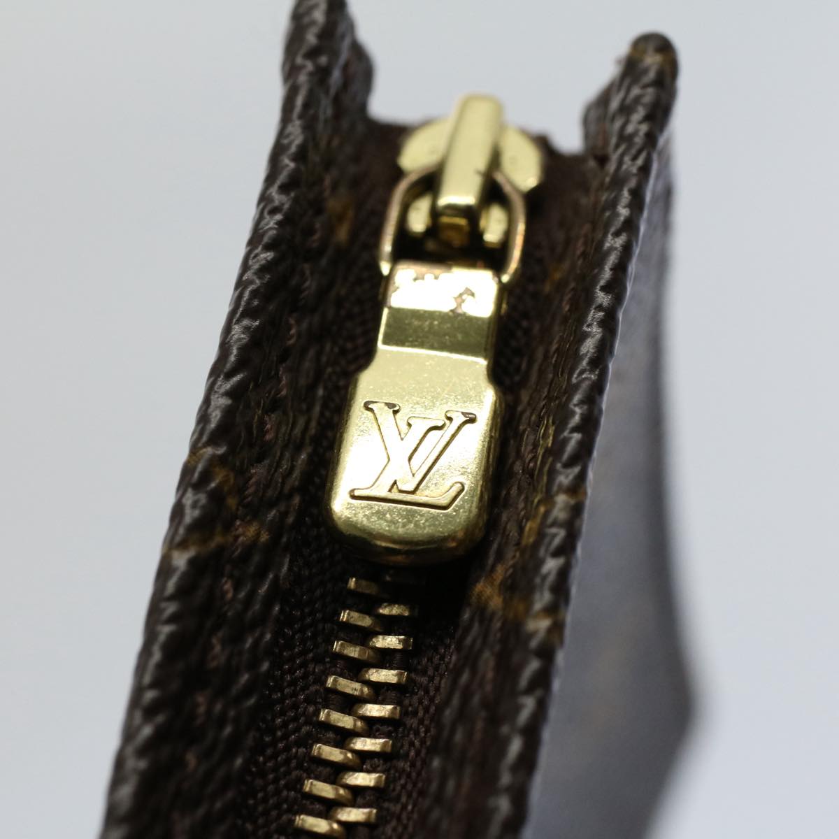 LOUIS VUITTON Monogram Poche Toilette 15 Pouch M47546 LV ar10336