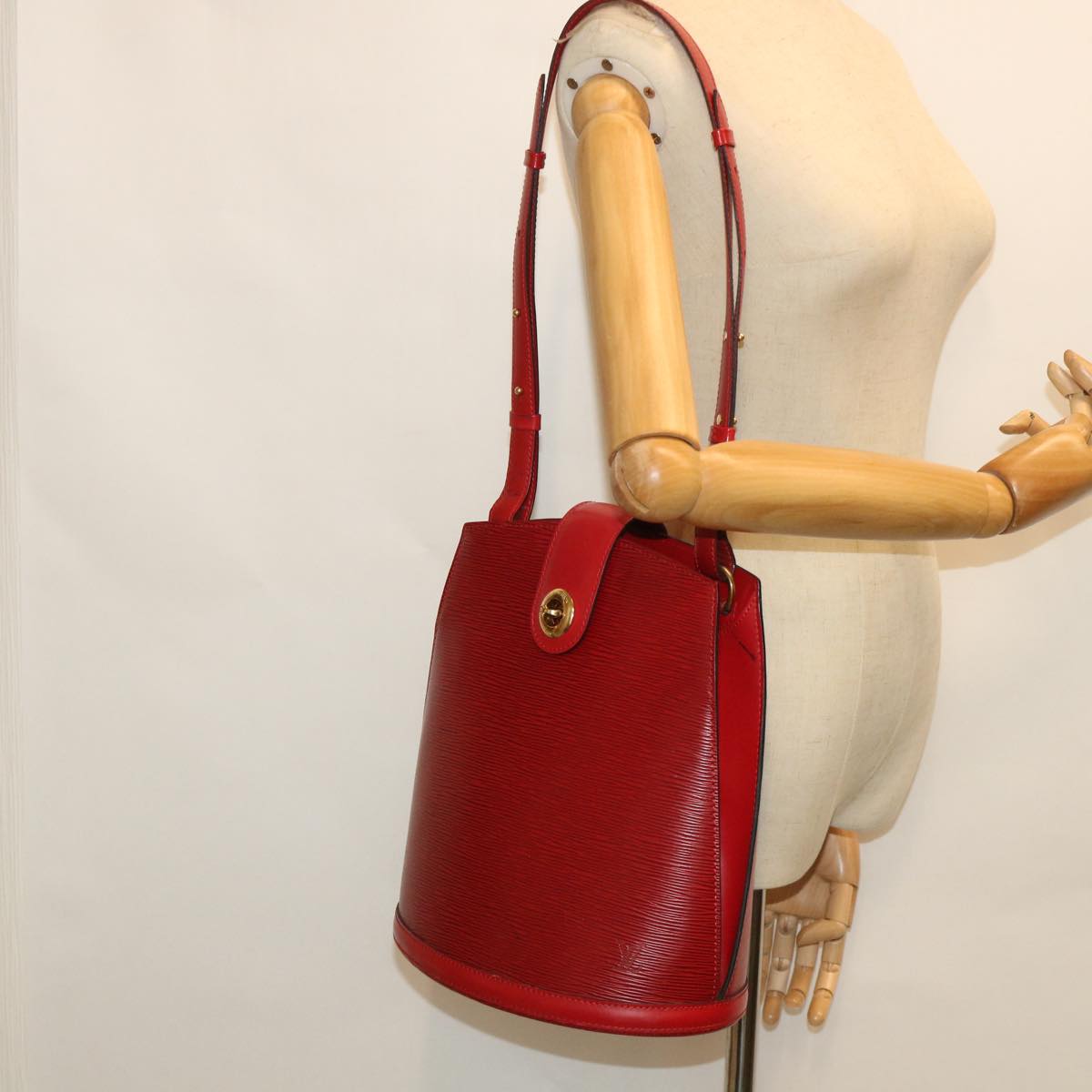 LOUIS VUITTON Epi Cluny Shoulder Bag Red M52257 LV ar10346B