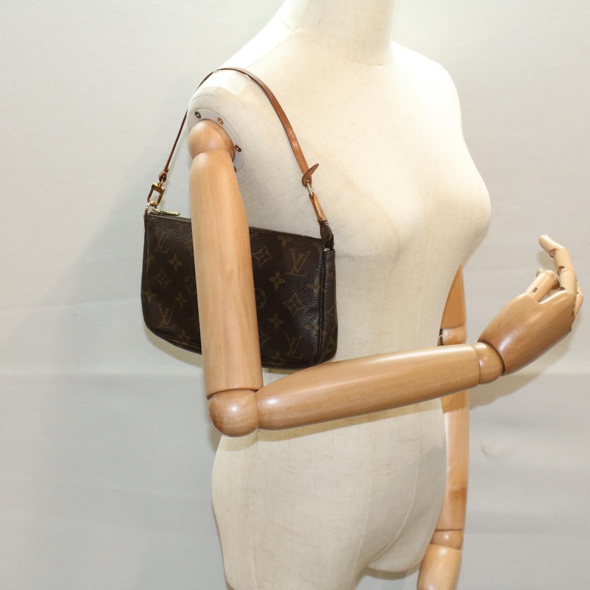 LOUIS VUITTON Monogram Pochette Accessoires Pouch M51980 LV ar10466