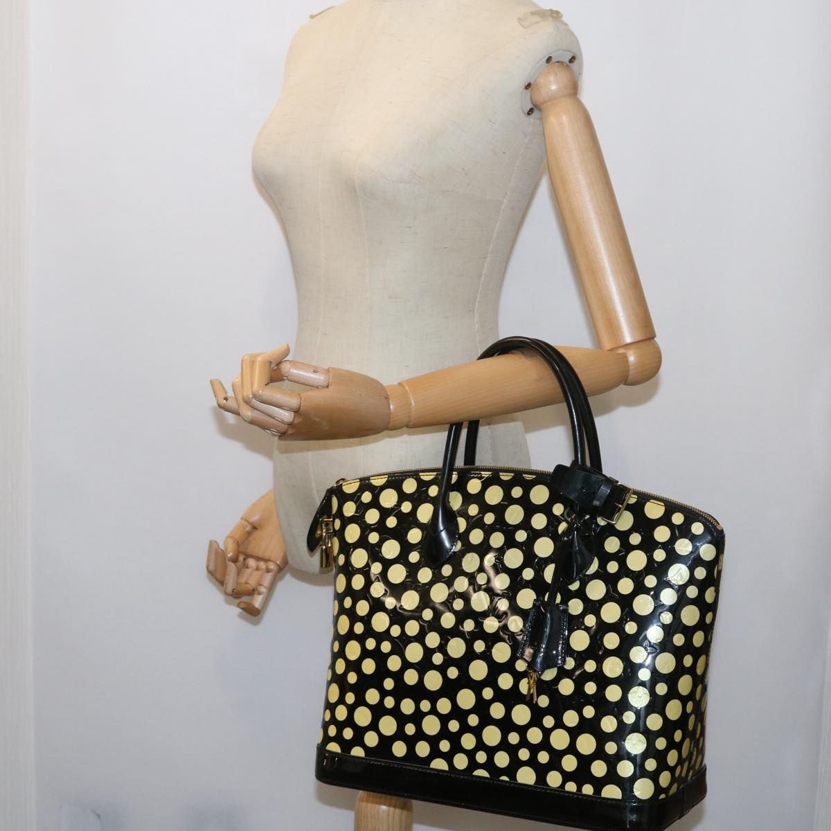 LOUIS VUITTON Vernis Yayoi Kusama Dot Lockit MM Bag Noir M91399 LV ar10576B
