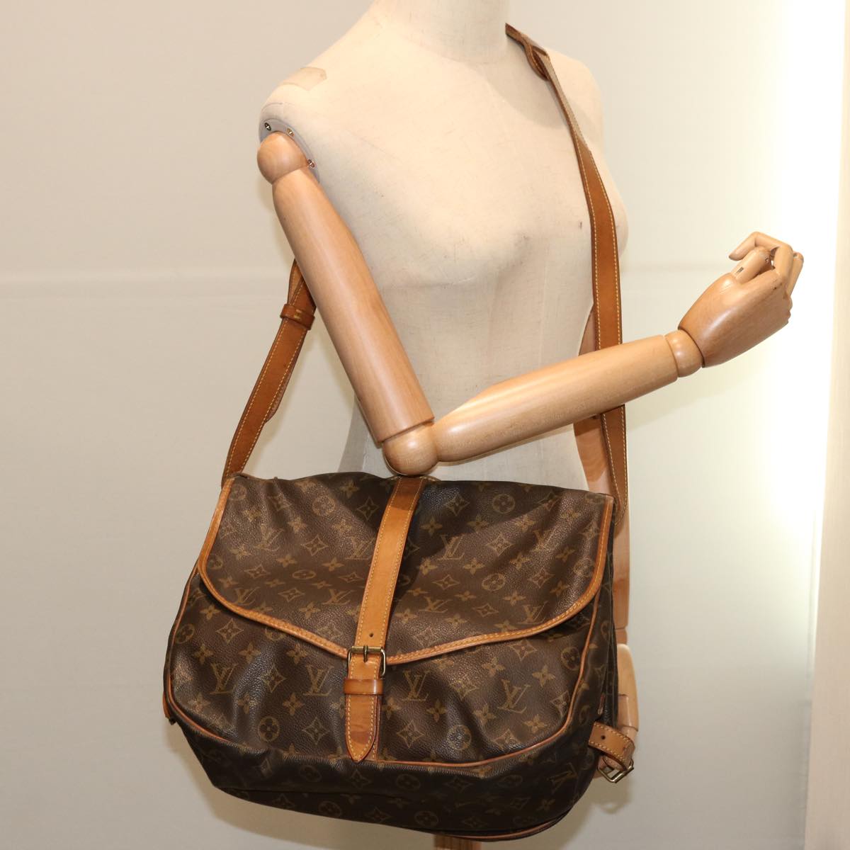 LOUIS VUITTON Monogram Saumur 35 Shoulder Bag M42254 LV ar11486