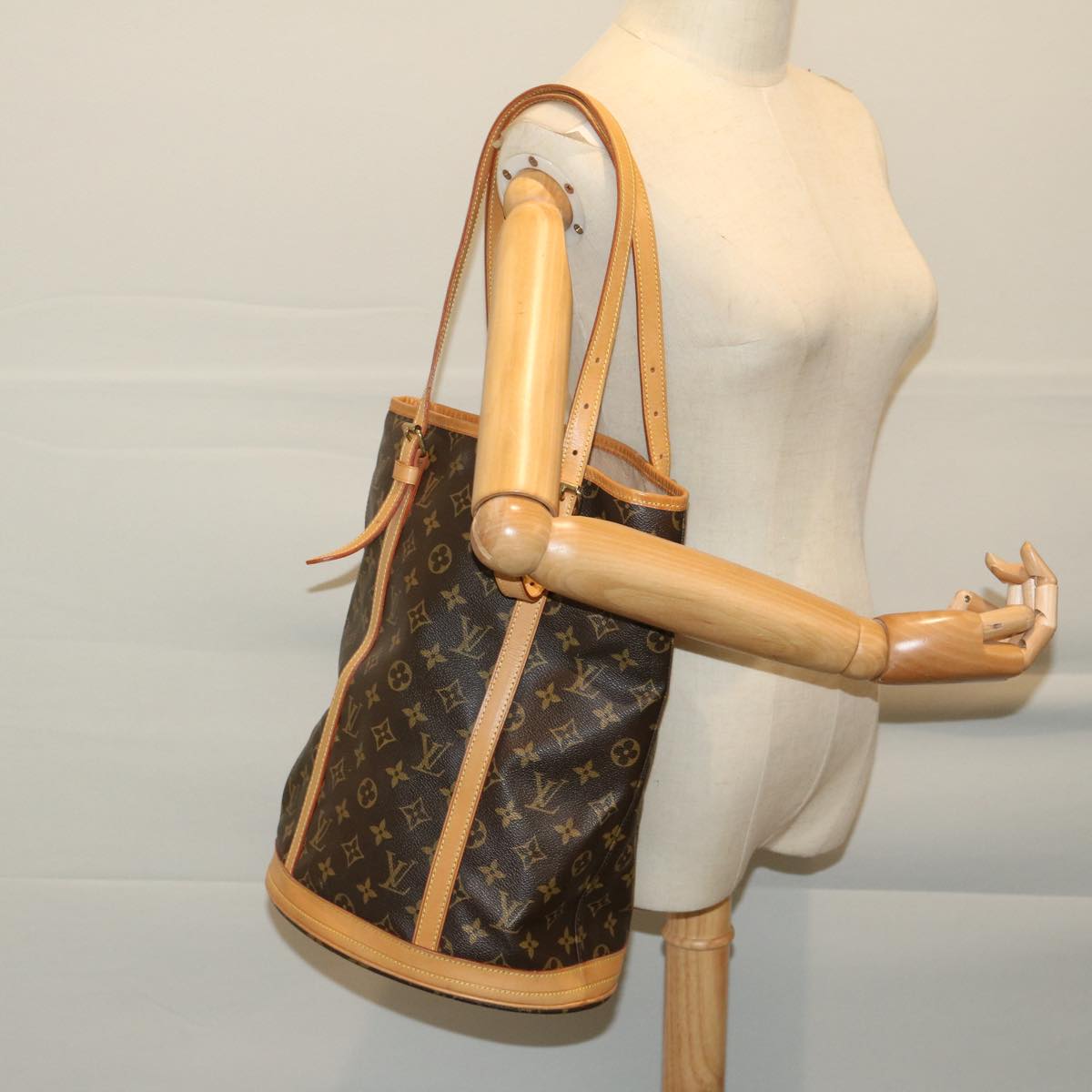 LOUIS VUITTON Monogram Bucket GM Shoulder Bag M42236 LV ar11487
