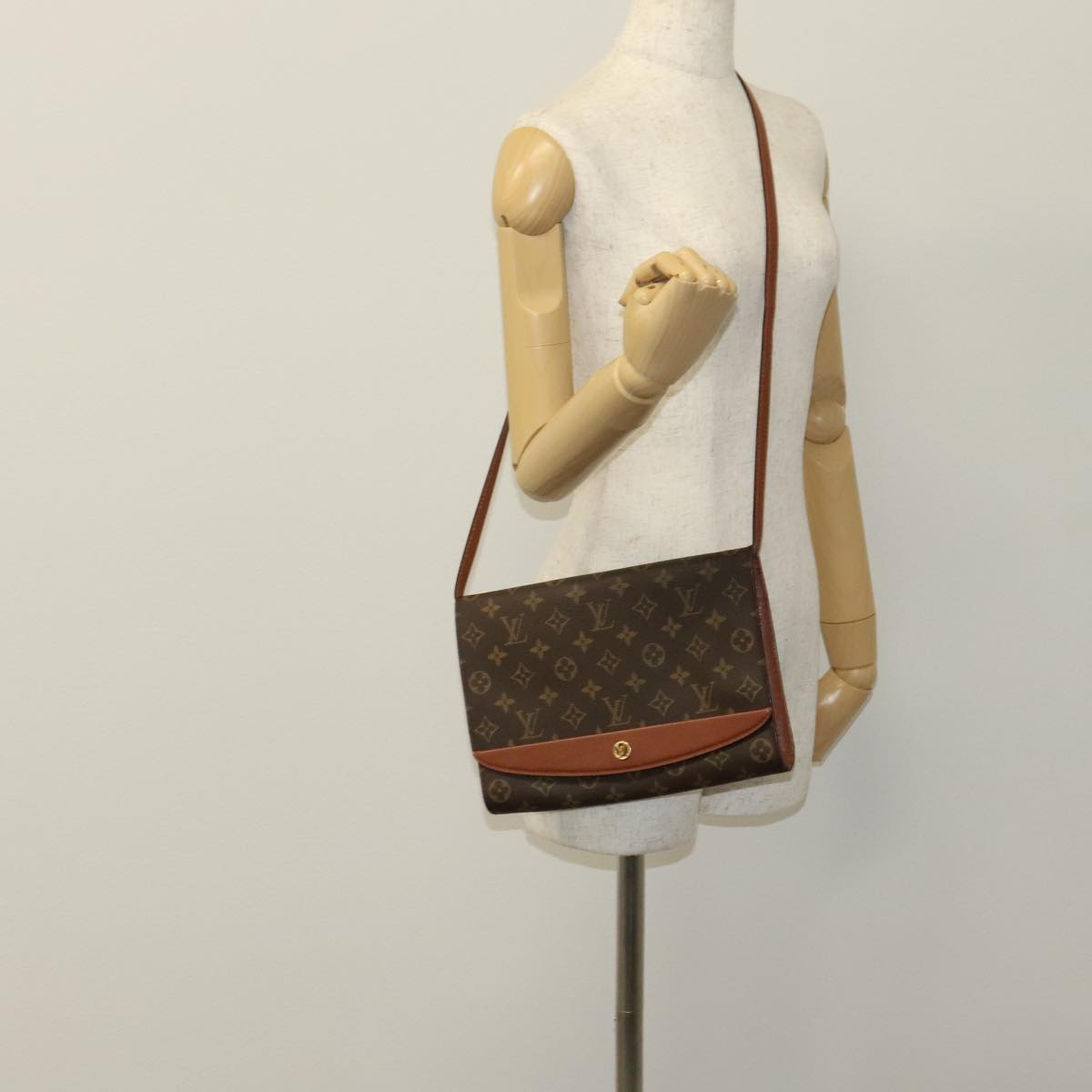 LOUIS VUITTON Monogram Bordeaux 27 Shoulder Bag M51797 LV ar13179