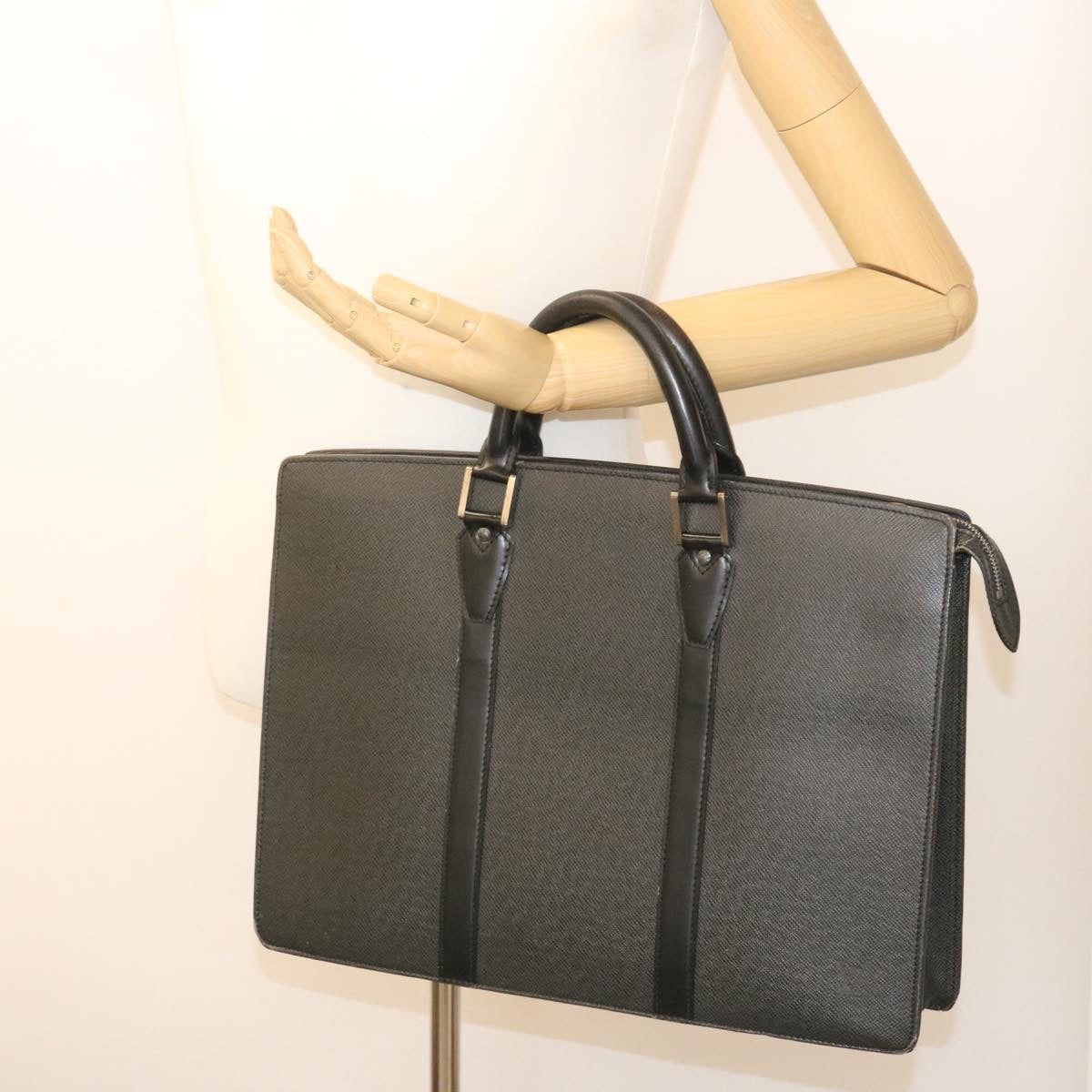 LOUIS VUITTON Taiga Porte Documents Rozan Business Bag Black M30052 ar6487