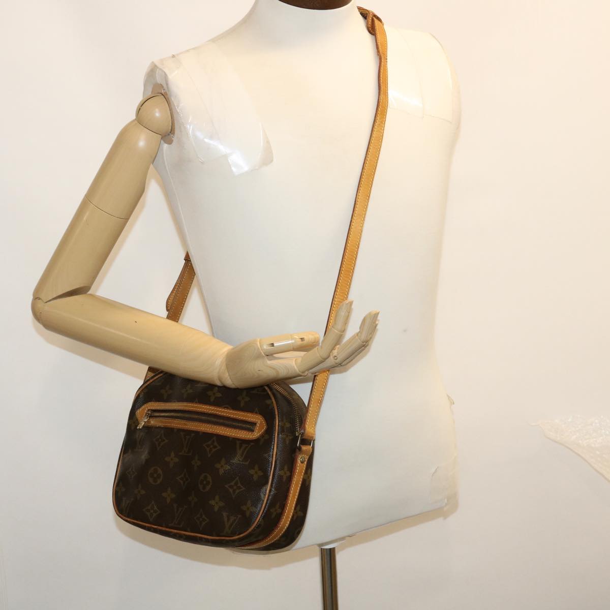 LOUIS VUITTON Monogram Senlis Shoulder Bag M51222 LV ar6852