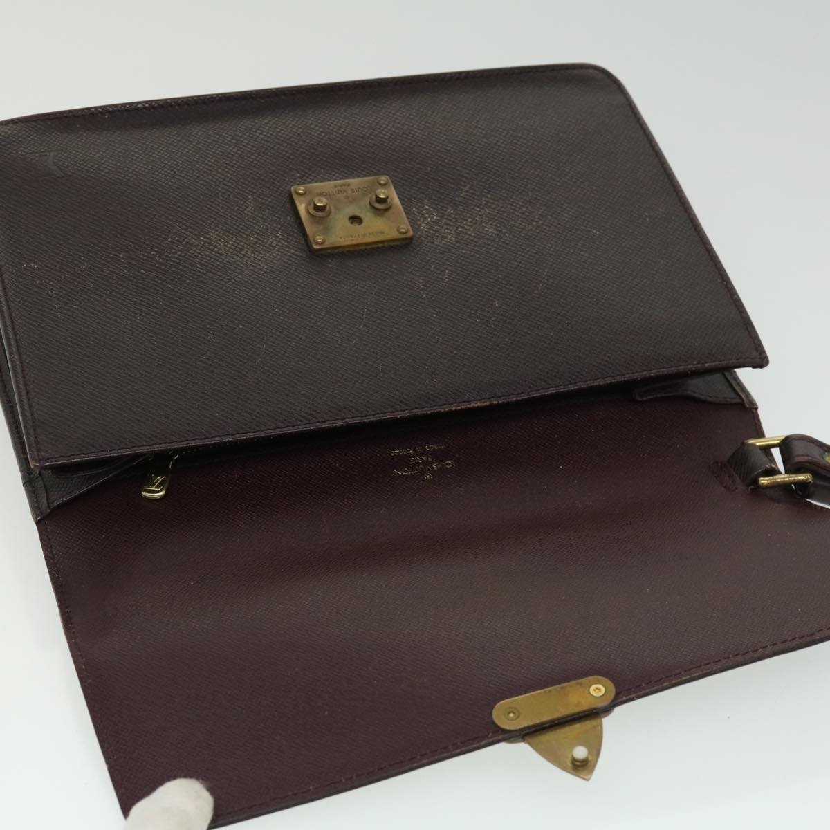 LOUIS VUITTON Taiga Kourad Clutch Bag Acajou M30196 LV ar7860B