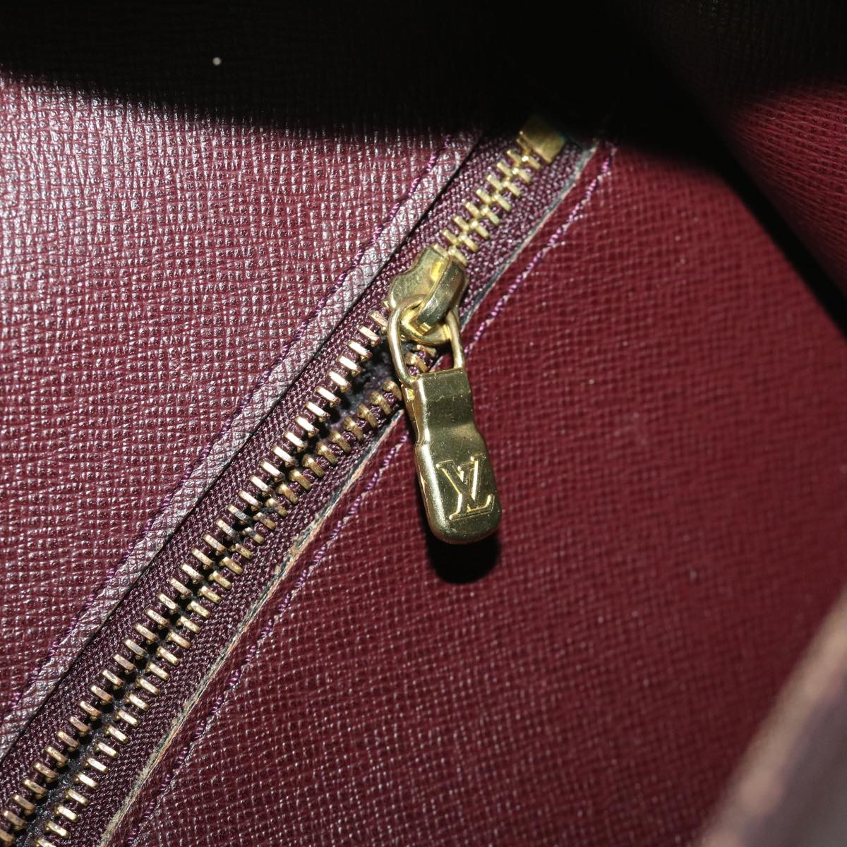 LOUIS VUITTON Taiga Kourad Clutch Bag Acajou M30196 LV ar7860B