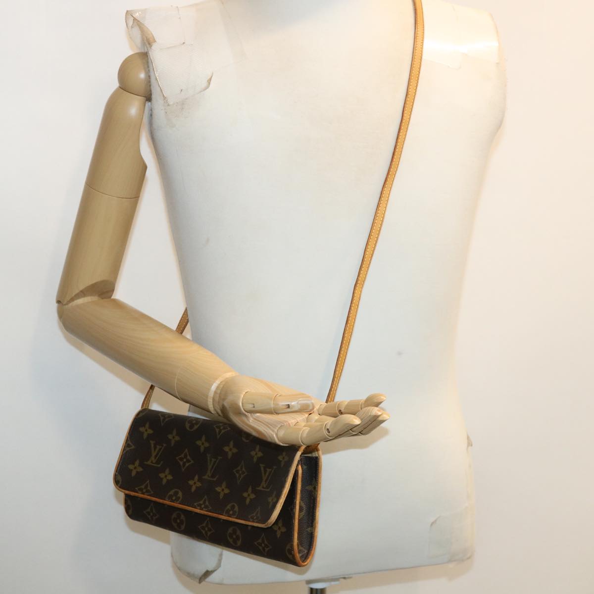 LOUIS VUITTON Monogram Pochette Twin GM Shoulder Bag M51852 LV ar8030B