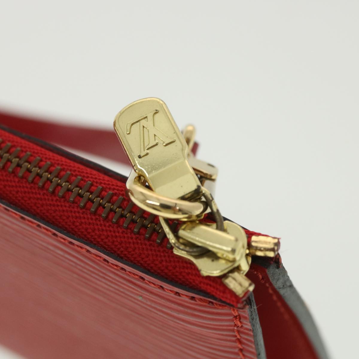 LOUIS VUITTON Epi Pochette Accessoires Pouch Red M52947 LV ar8074B