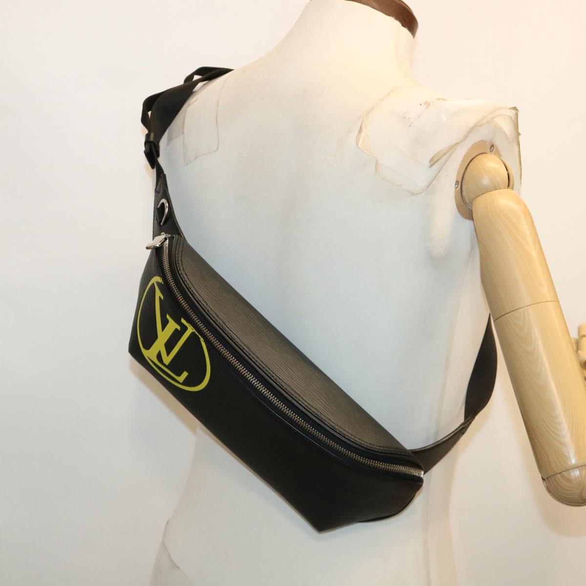 LOUIS VUITTON Epi LV Circle Bum Bag Waist Bag Black Yellow M55131 ar8522A