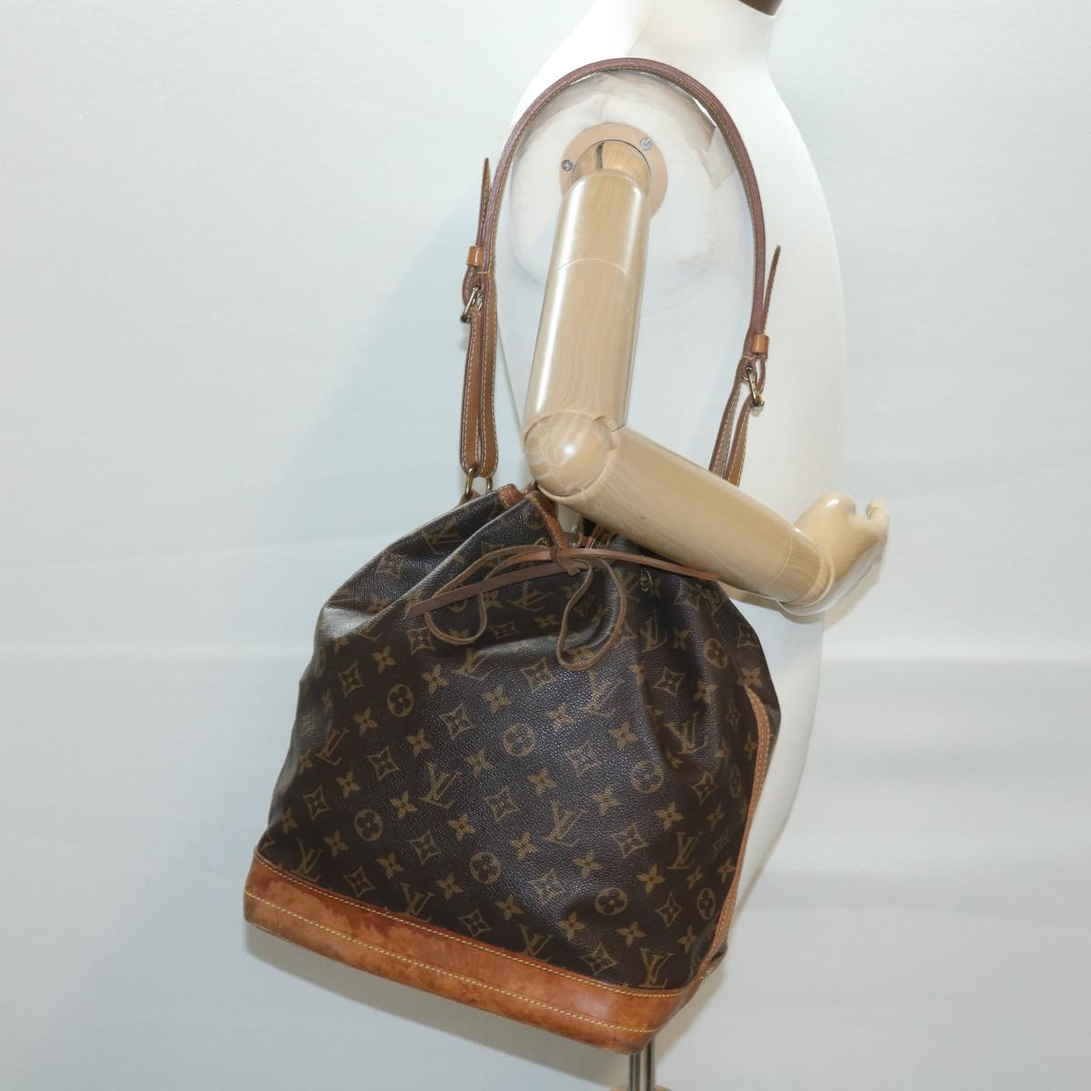 LOUIS VUITTON Monogram Noe Shoulder Bag M42224 LV ar9005