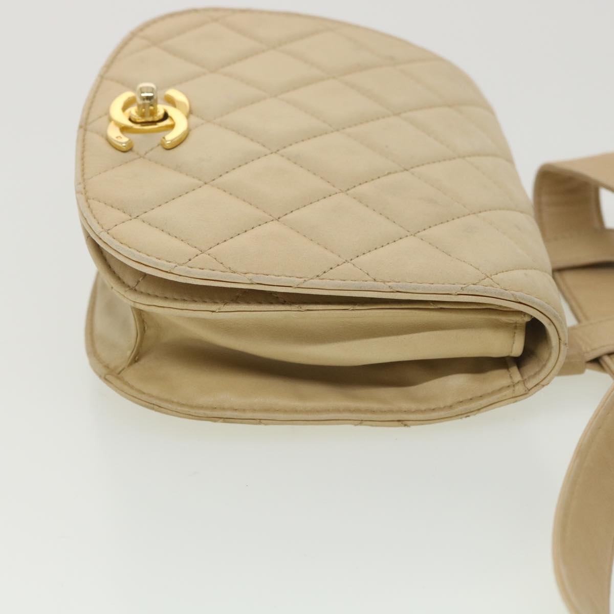 Luxury Chanel Shoulder Bag Lamb Skin Beige CC  ar9074