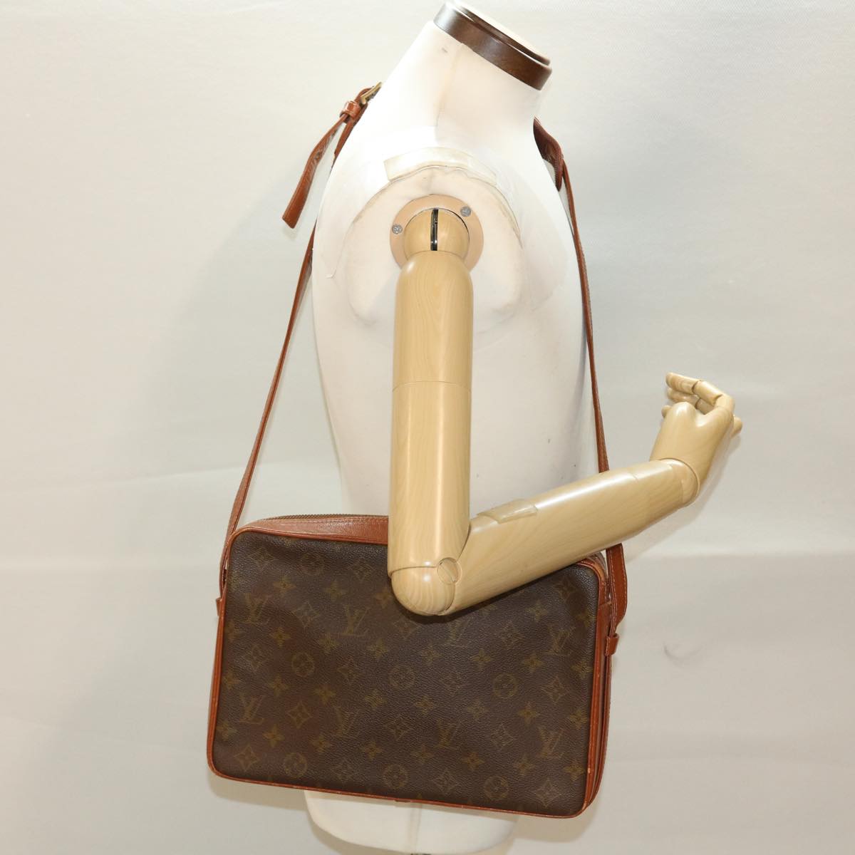 LOUIS VUITTON Monogram Sac Bandouliere Shoulder Bag M51364 LV ar9622
