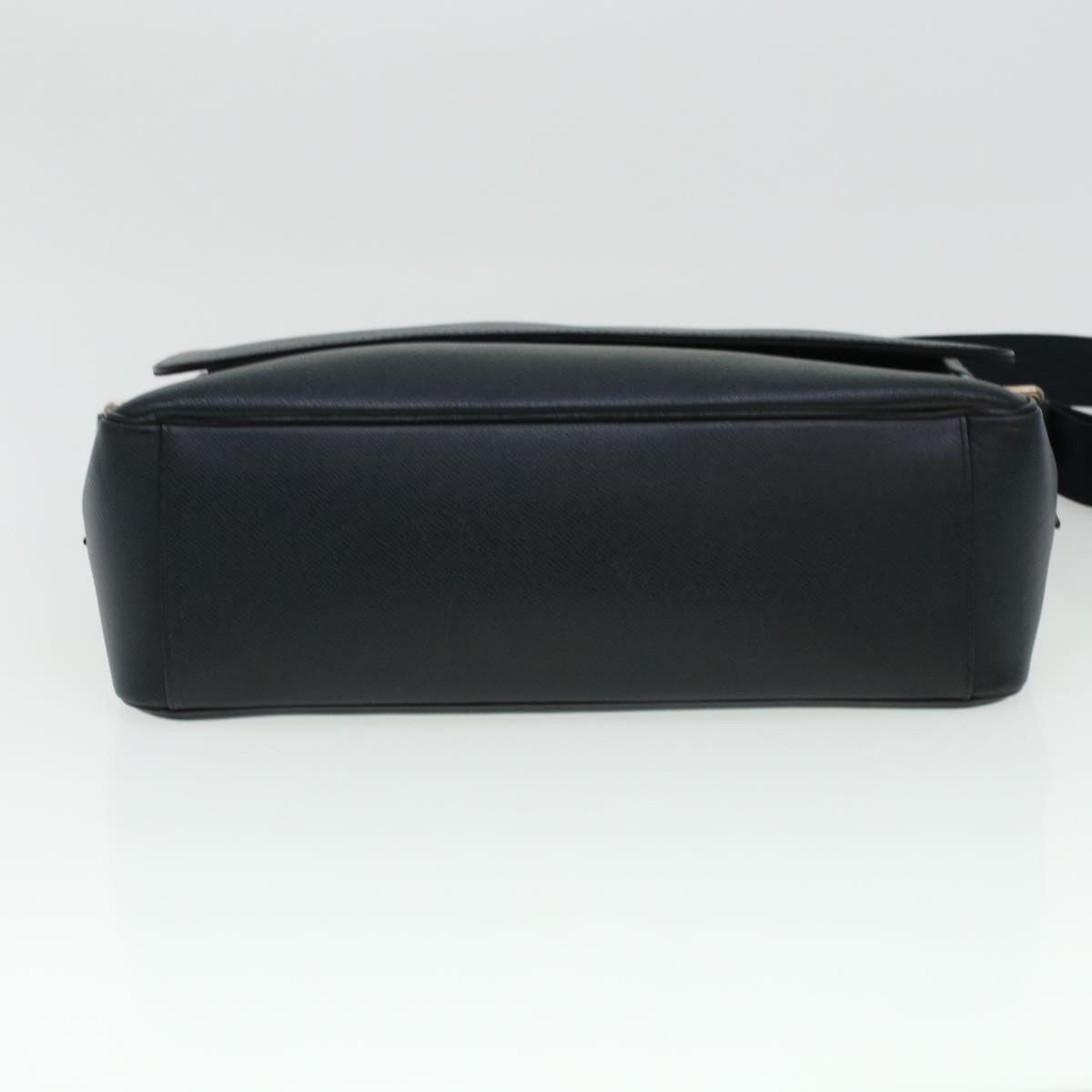 LOUIS VUITTON Taiga Leather Romantic GM Shoulder Bag Boreal M32627 ar9641