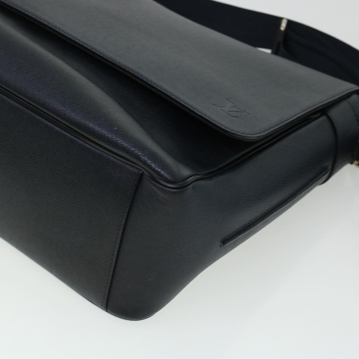 LOUIS VUITTON Taiga Leather Romantic GM Shoulder Bag Boreal M32627 ar9641