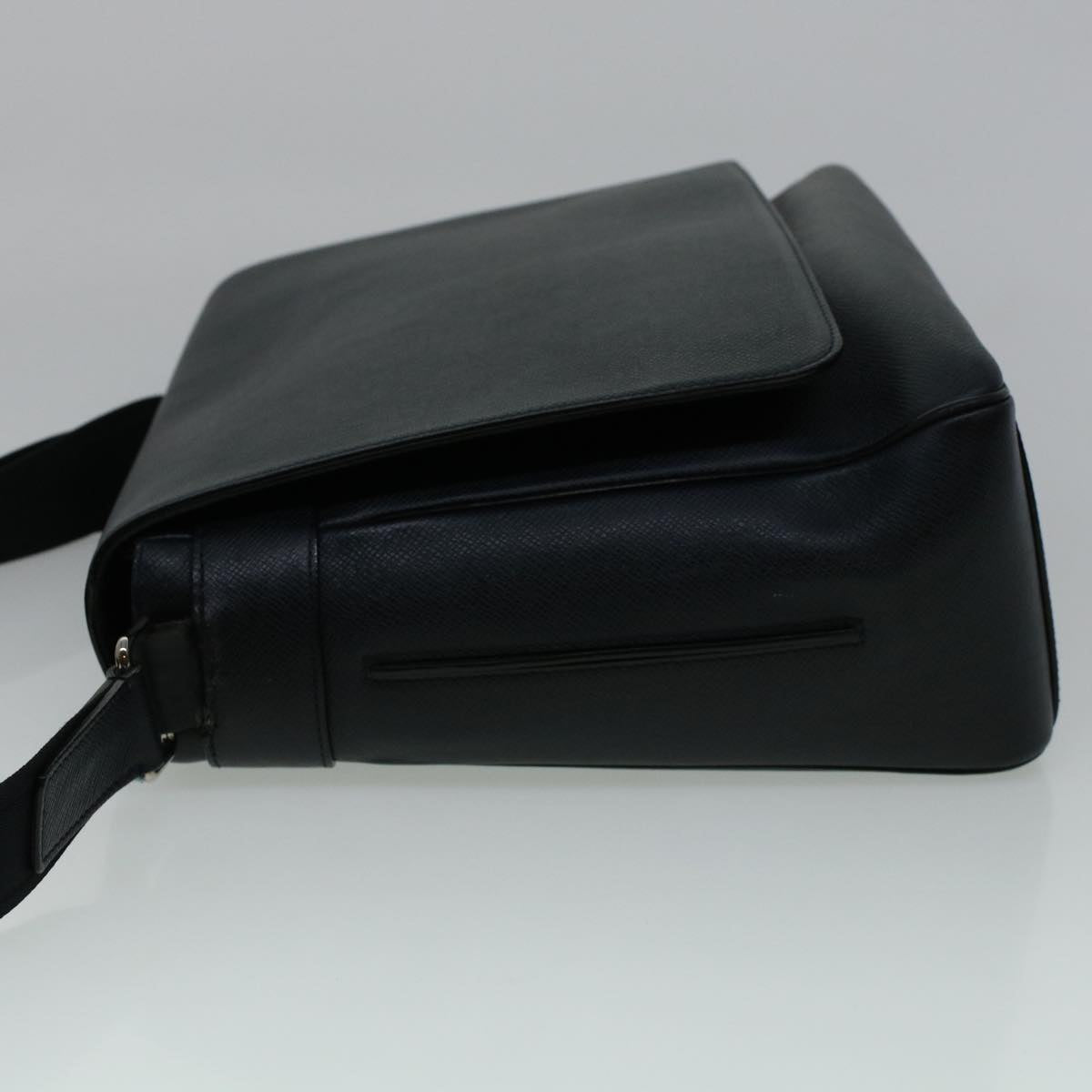 LOUIS VUITTON Taiga Leather Romantic GM Shoulder Bag Boreal M32627 ar9641